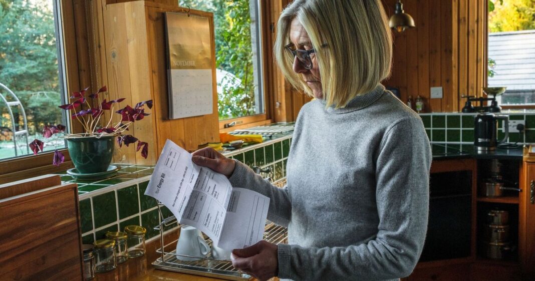 Pension savers falling £26,000 short each year due to one mistake | Personal Finance | Finance