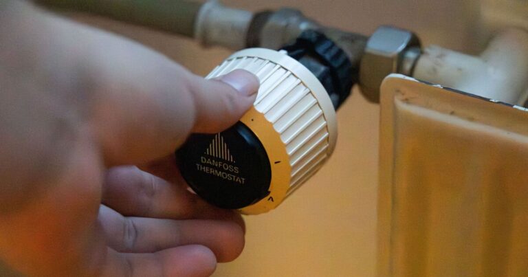 Four ‘simple’ home switches to slash energy bill by £210 this year | Personal Finance | Finance