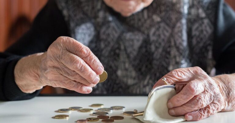 State pension warning as 740,000 to ‘run out of money’ – £1,427 a year shortfall | Personal Finance | Finance