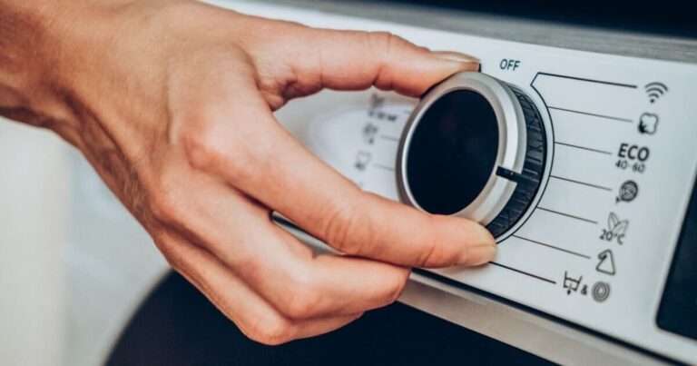 UK households urged to wash clothes at 1 temperature in February
