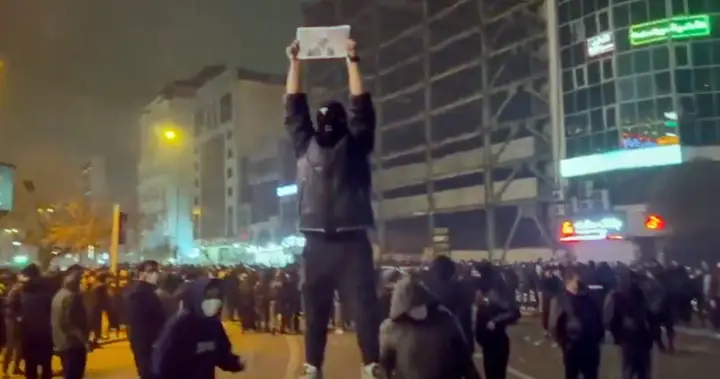 ‘Leave Iran now,’ Ottawa urges Canadians as protests, crackdown intensify – National