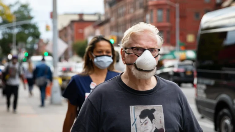 A Doctor’s Tips for Staying Healthy During This Flu Season