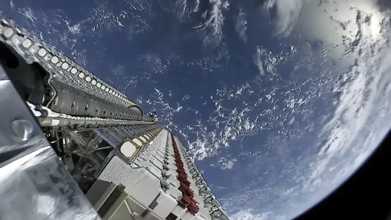 4,400 Starlink Satellites to Move to Lower Orbit