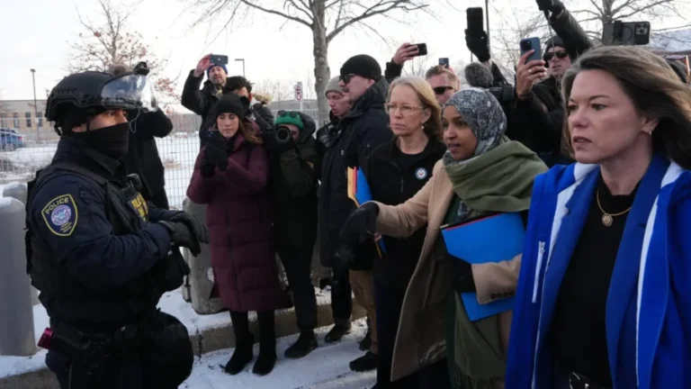 Anti-ICE Protesters Assemble Across the US After Shooting in Minneapolis