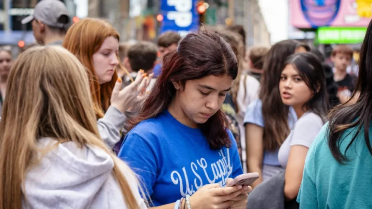 Lawmakers Grapple With How to Re-Engage America’s Tech-Reliant Youth