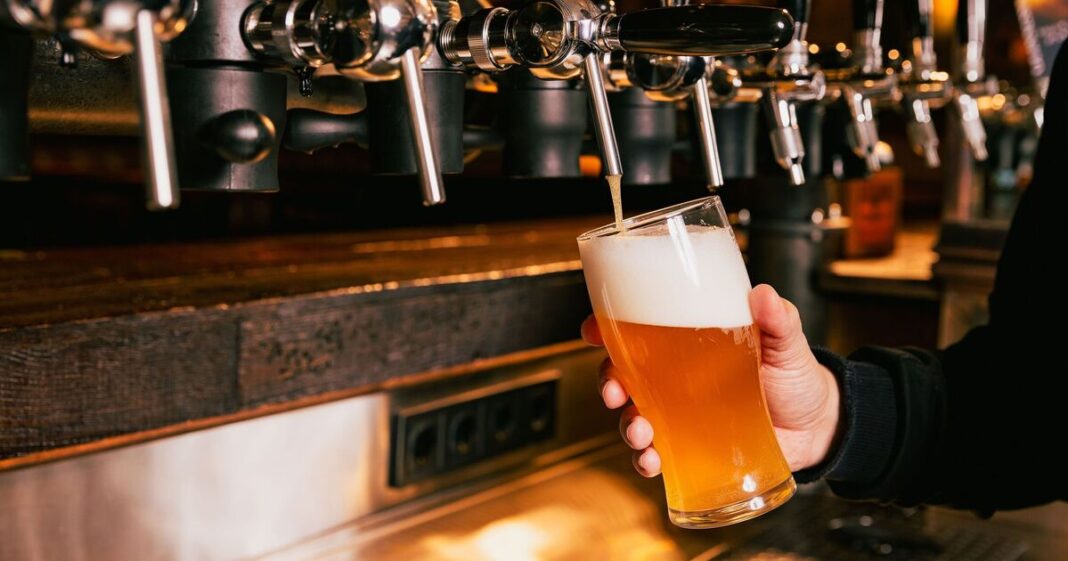 UK pub lowers food and drink prices – but only if you pay in cash | UK | News