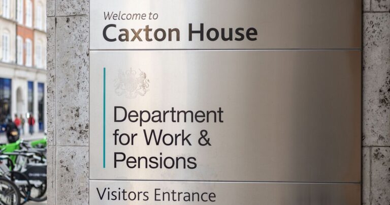State pensioners with two digit code on account won’t get £241 boost | Personal Finance | Finance