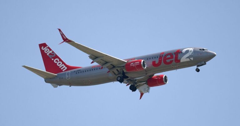 UK-bound Jet2 flight from Spain declares mid-air emergency | UK | News
