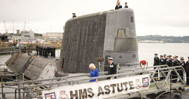 Submarine warning as Royal Navy Achilles heel means Putin ‘can strike UK’ | World | News