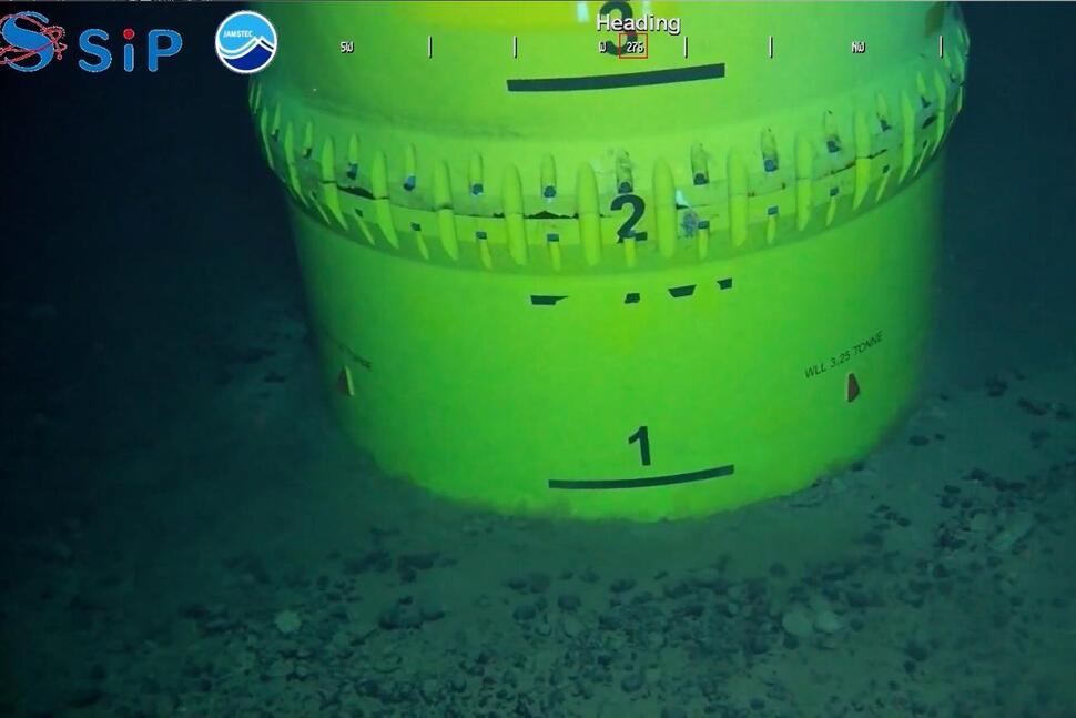 Japan Retrieves Rare Earth-Rich Mud From Seabed to Lower Reliance on China