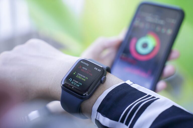 Fitbit Watch vs. Apple Watch: Which Is Better?