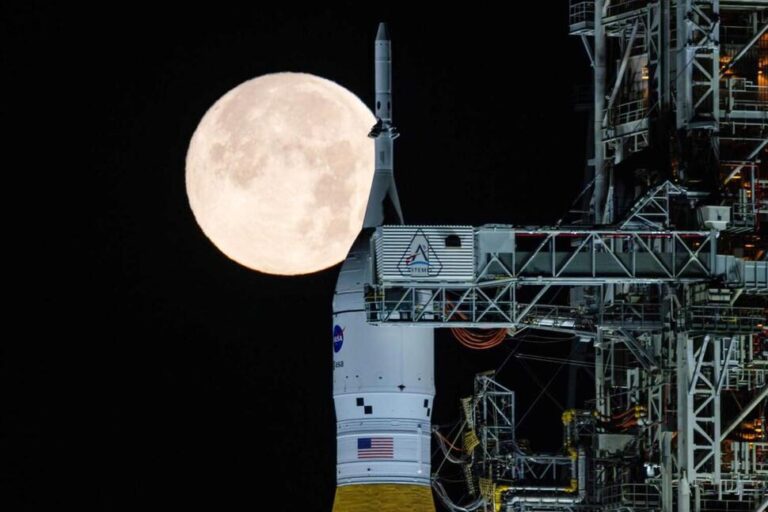 Old Apollo Rocks Shed New Light on the Moon’s Magnetic Field Long Ago