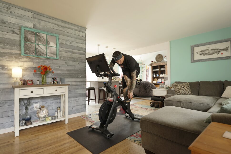 Best Exercise Bike on Market: Peloton vs. Echelon