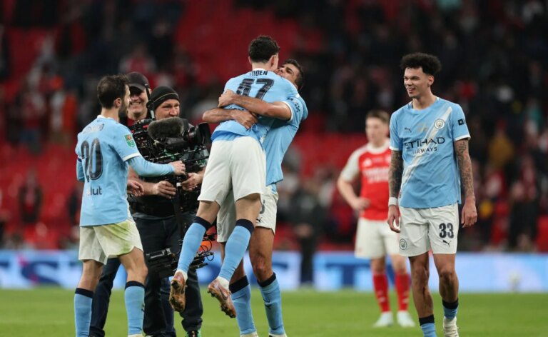 Manchester City Win English League Cup By Beating Arsenal 2-0