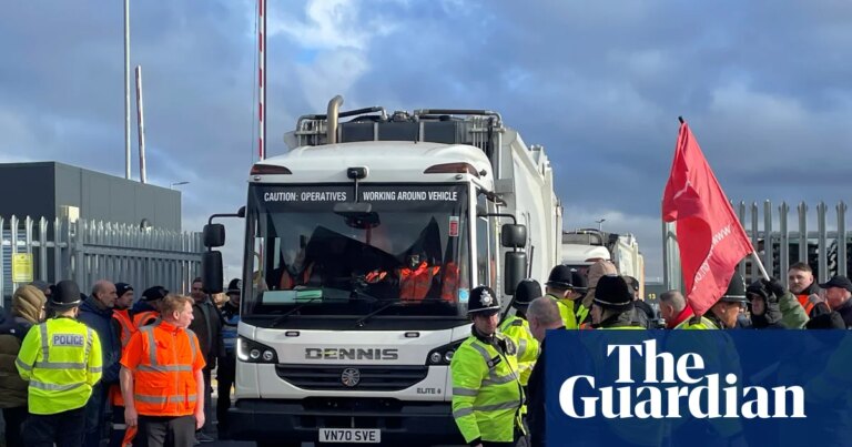 Union fined £265,000 for blocking lorries in Birmingham bin workers’ strike | Birmingham