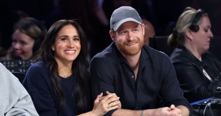 Royal Family: Fans issue brutal verdict on Sussexes’ Australia trip | Royal | News
