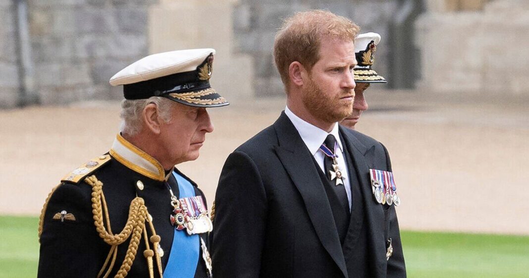 Royal Family LIVE: Harry ‘would love’ official reunion with King | Royal | News