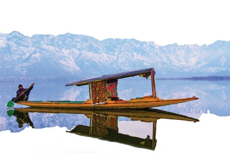 Gulmarg Tourism Overhaul Streamlines Licensing to Elevate Professional Standards for Valley Guides in India