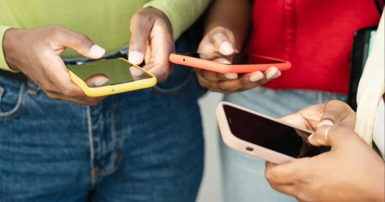 Risks of excessive screen time for adults