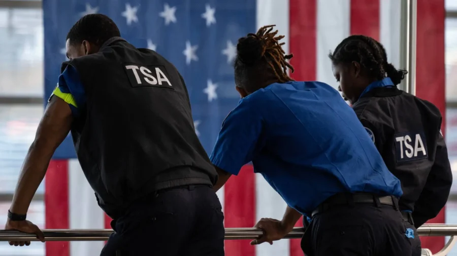 300 TSA Agents Quit Jobs Amid Month-Long DHS Shutdown