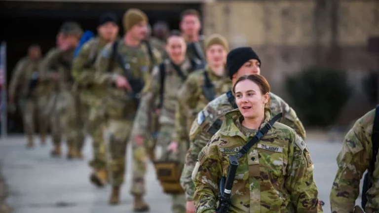 Pentagon to Deploy Army Paratroopers to Middle East