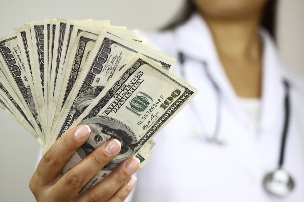 End of Medicare Bonus Program Will Cut Pay to Primary Care Doctors