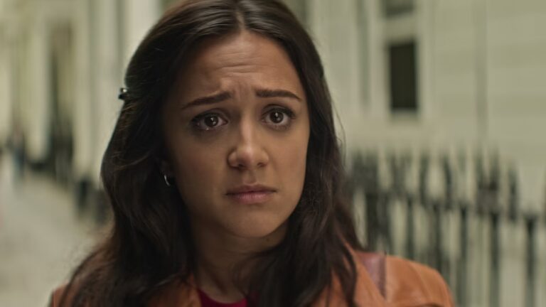 ‘You’ Is Still the Most Obsession-Worthy Thriller on Netflix