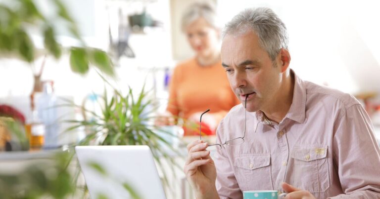 Brits issued £350 warning over huge HMRC change | Personal Finance | Finance