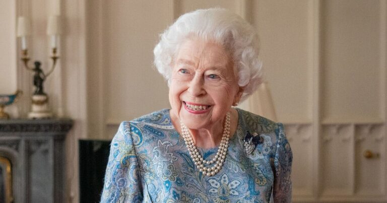 Royal Family LIVE: Queen’s 100th birthday as granddaughters ‘snubbed’ | Royal | News