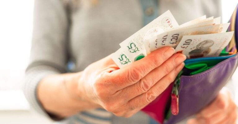 People earning £50,270 urged to make key pension check to ‘keep more money’ | Personal Finance | Finance