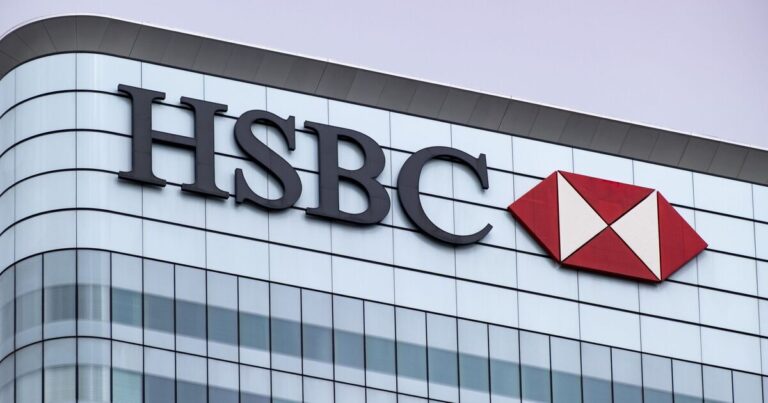 HSBC bank holiday alert as customers told ‘don’t get caught out’ | Personal Finance | Finance