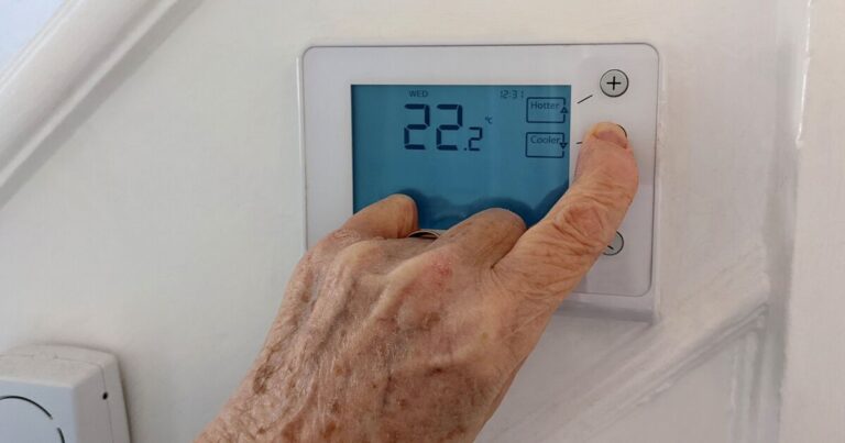 Energy bill warning issued to 12 million ‘sleepwalking’ into £202 hike | Personal Finance | Finance