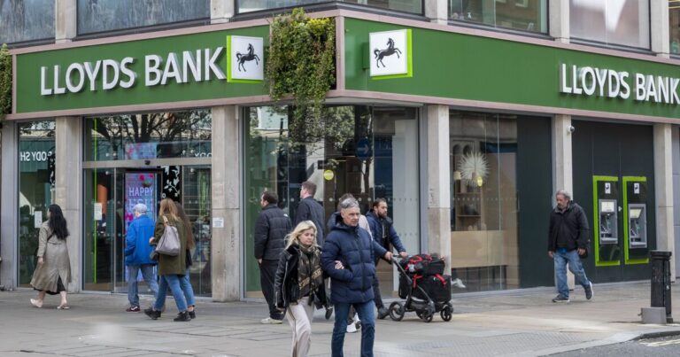 Lloyds Bank to pay 1 group of customers £829 compensation | Personal Finance | Finance