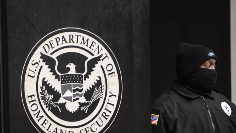 Trump Signs Memo to Pay All DHS Employees During Shutdown