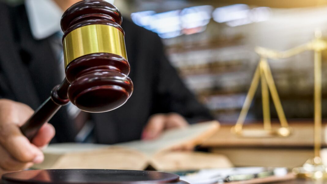 Federal judge had sex in chambers with top police officer