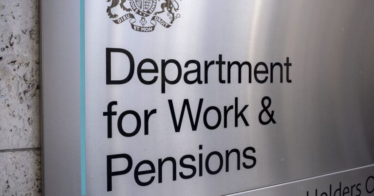 Older state pensioners get early £739.60 DWP payments in May | Personal Finance | Finance