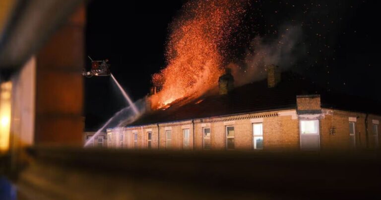 City building on fire with ‘explosion’ heard as roads cordoned off | UK | News