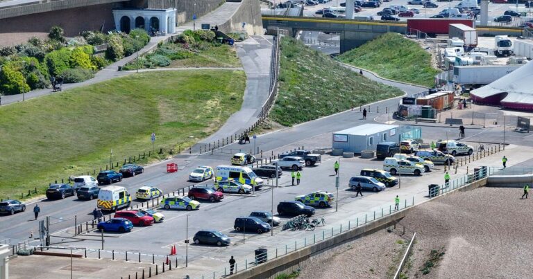 Brighton beach LIVE: 3 women found dead in sea off UK coast ‘were all related’ | UK | News
