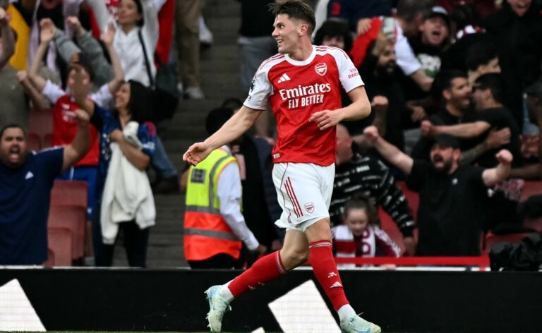 Arsenal Go 6 Points Clear With 3-0 Win; West Ham Loss Offers Spurs Hope In Relegation Fight