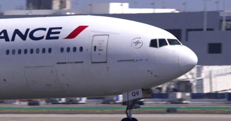 U.S. steps up Ebola prevention efforts at airports