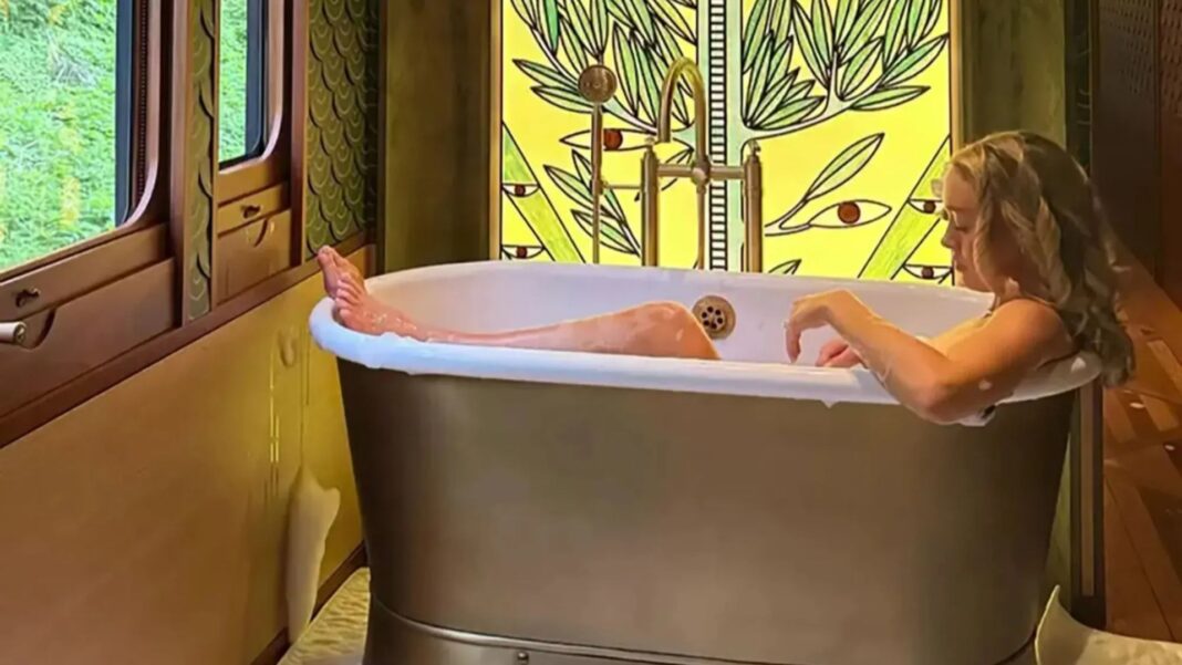 Newlywed Roxy Horner basks in honeymoon bliss with luxurious bath aboard the Orient Express