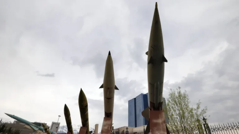 Iran’s Revolutionary Guard Threatens Heavy Response to Any US Attacks on Iranian Ships