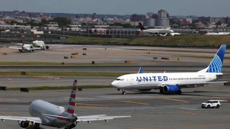 New York LaGuardia Runway Reopens After Repairs