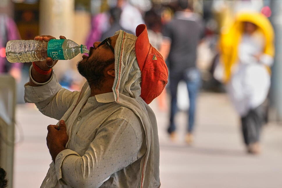 Heat Wave Empties Roads and Markets in North India as Some Farmers Turn to Nighttime Work