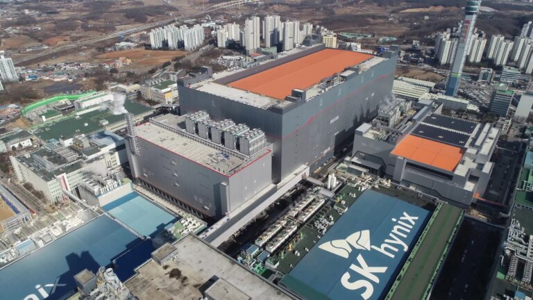 SK Hynix moves 375-layer NAND into mass production, replacing tungsten with molybdenum