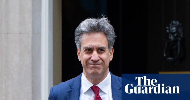 UK’s growing green economy worth more than £100bn a year, research finds | Environment policy