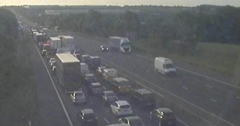 M6 traffic LIVE: Chaos on major motorway as vehicle overturns – all lanes closed | UK | News