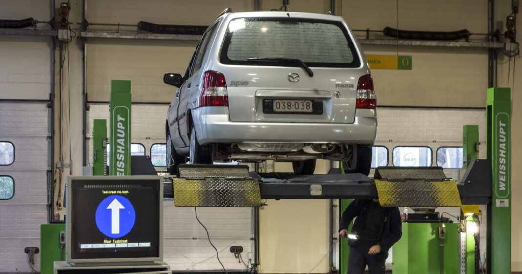Drivers issued ÂŁ425 MOT bill warning if car built in these years