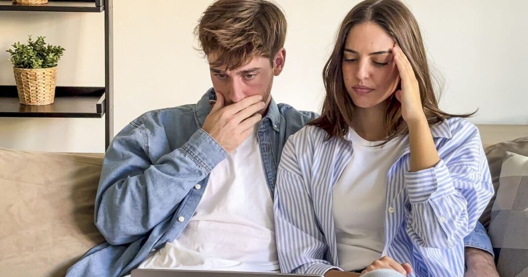 People with savings accounts issued £373 warning | Personal Finance | Finance