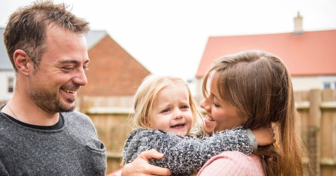 HMRC says you could save £2,000 on bills – ‘sign up today’ | Personal Finance | Finance